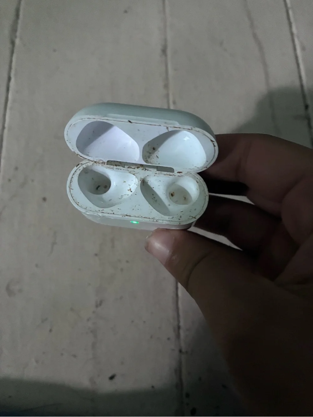 Apple AirPods (3rd generation) with MagSafe Charging Case